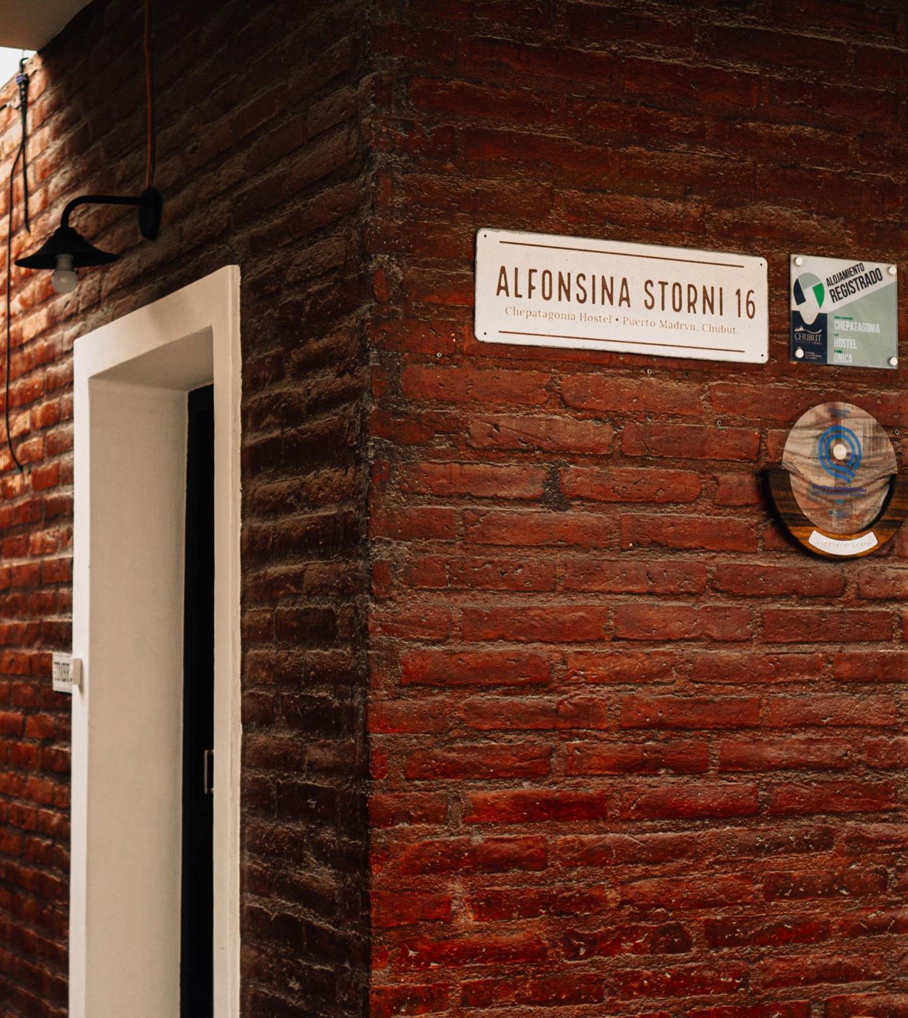 פוארטו מדרין Chepatagonia Hostel & Experiences מראה חיצוני תמונה